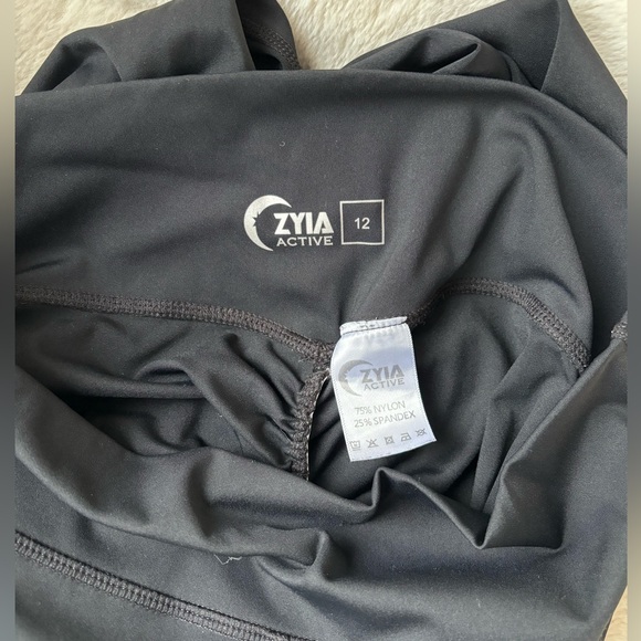 ZYIA scrunchie bum black leggings (7/8 length, 24in inseam, size 12) - Picture 3 of 6